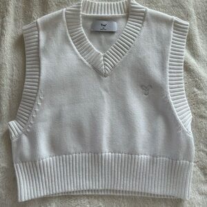 Aritzia white mini vest 🤍 size XS worn once